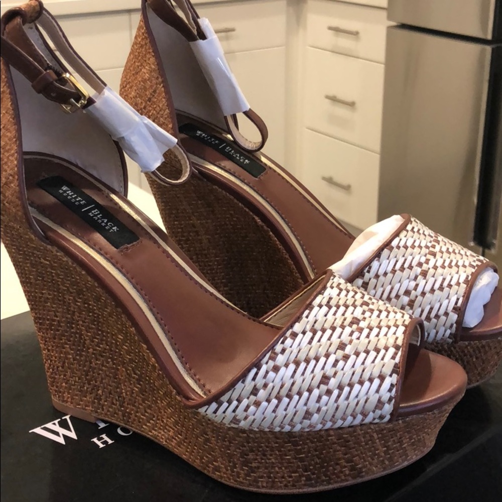 NWT White House Black Market tan wedges